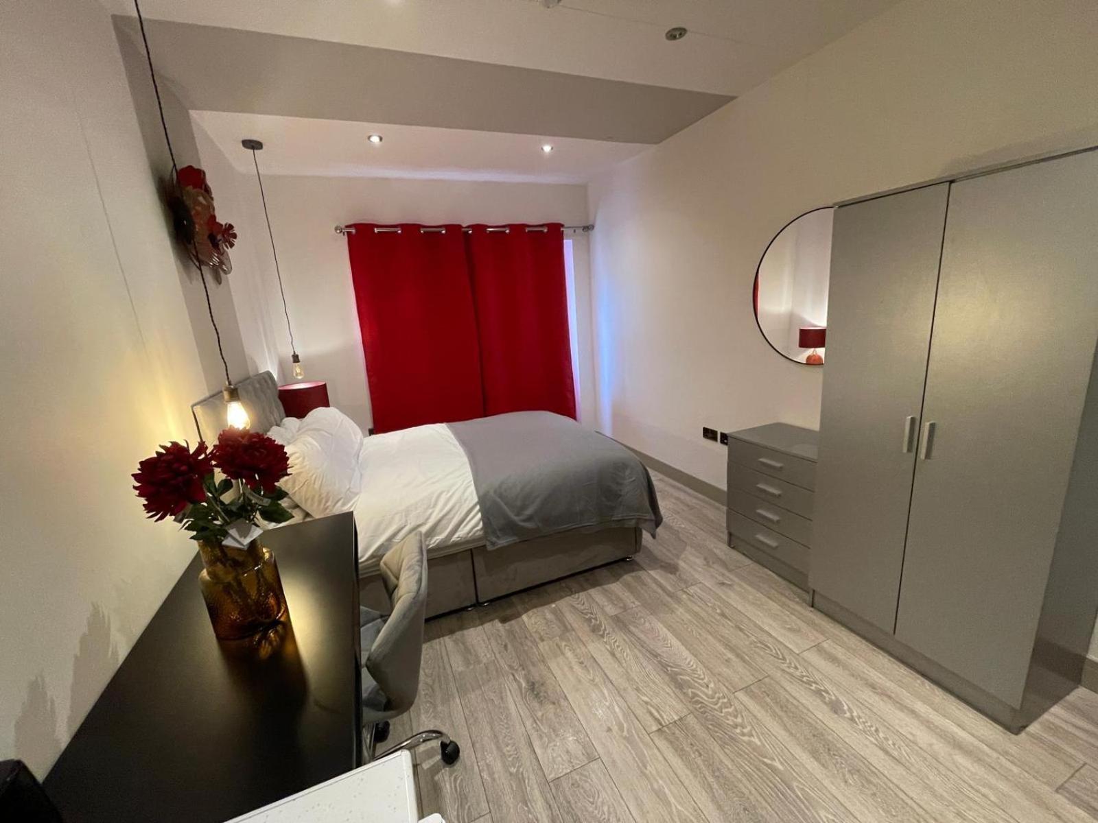 Letzi Premium Cozy Retreat Private En-Suite Rooms, Wembley London Luaran gambar
